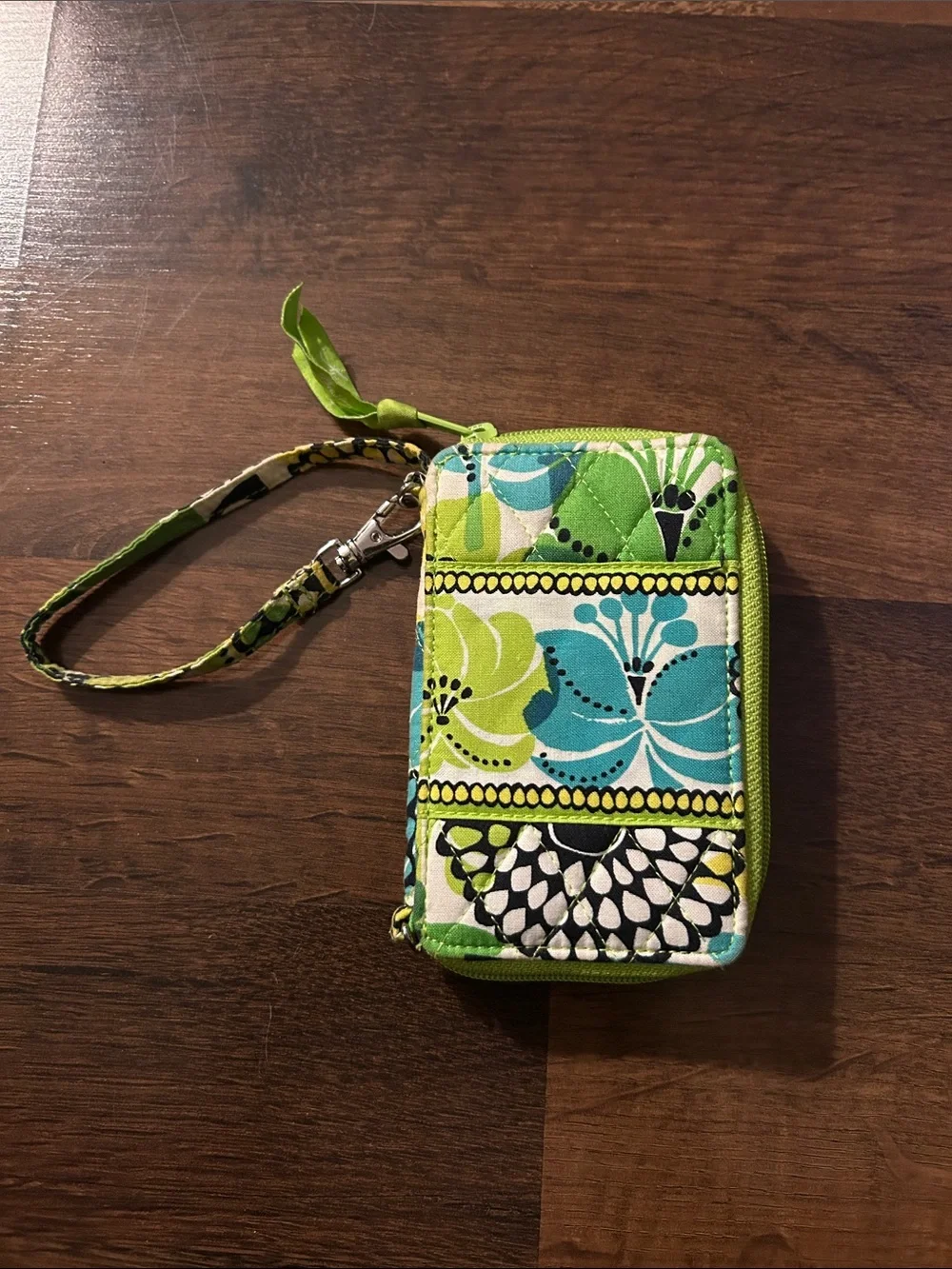 Vera Bradley Lime Green Floral Quilted Wristlet Phone Pouch - Picture 2 of 3